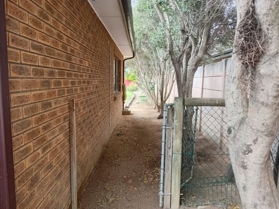 To Let 4 Bedroom Property for Rent in Twin Palms Western Cape